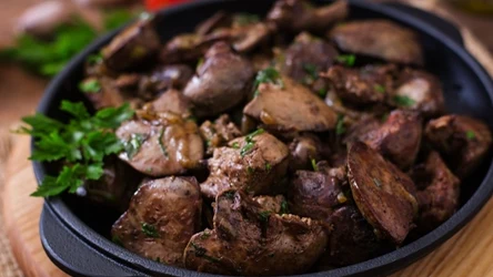 Wątróbka zrobi się twarda, jeśli posolimy ją przed gotowaniem