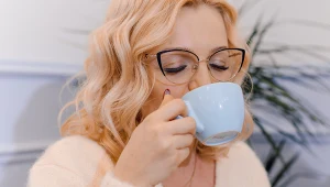 Napar z bukwicy lekarskiej wspomaga trawienie oraz poprawia krążenie krwi