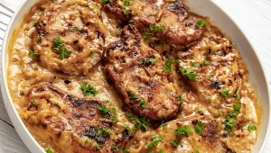 Kurczak w sosie śmietanowym to delikatny obiad dla całej rodziny