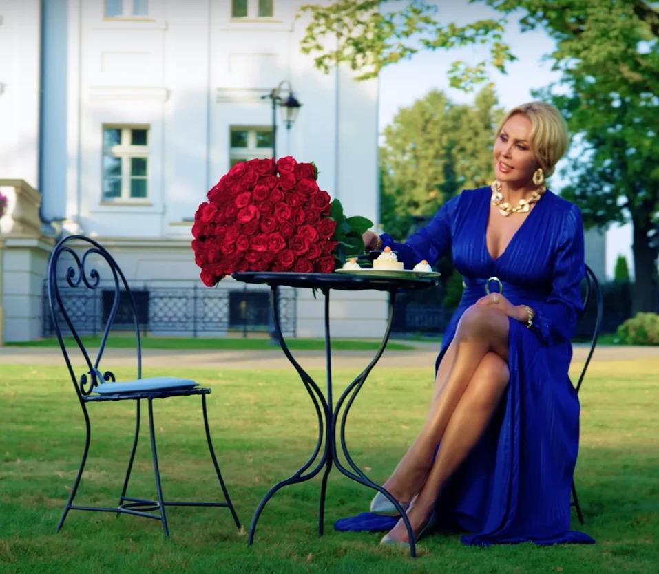 Teresa Werner w teledysku "Szczęśliwe serce" Teresa Werner w teledysku "Szczęśliwe serce"