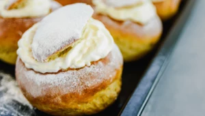 Multikulturowe gambo, królobójcze semlor i malasadas z dwóch stron świata. O jadalnym końcu karnawału