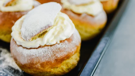 Multikulturowe gambo, królobójcze semlor i malasadas z dwóch stron świata. O jadalnym końcu karnawału
