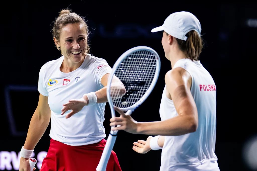 Iga Świątek i Katarzyna Kawa grały ze sobą w deblu podczas BJK Cup Finals 2024 w Maladze Iga Świątek i Katarzyna Kawa grały ze sobą w deblu podczas BJK Cup Finals 2024 w Maladze