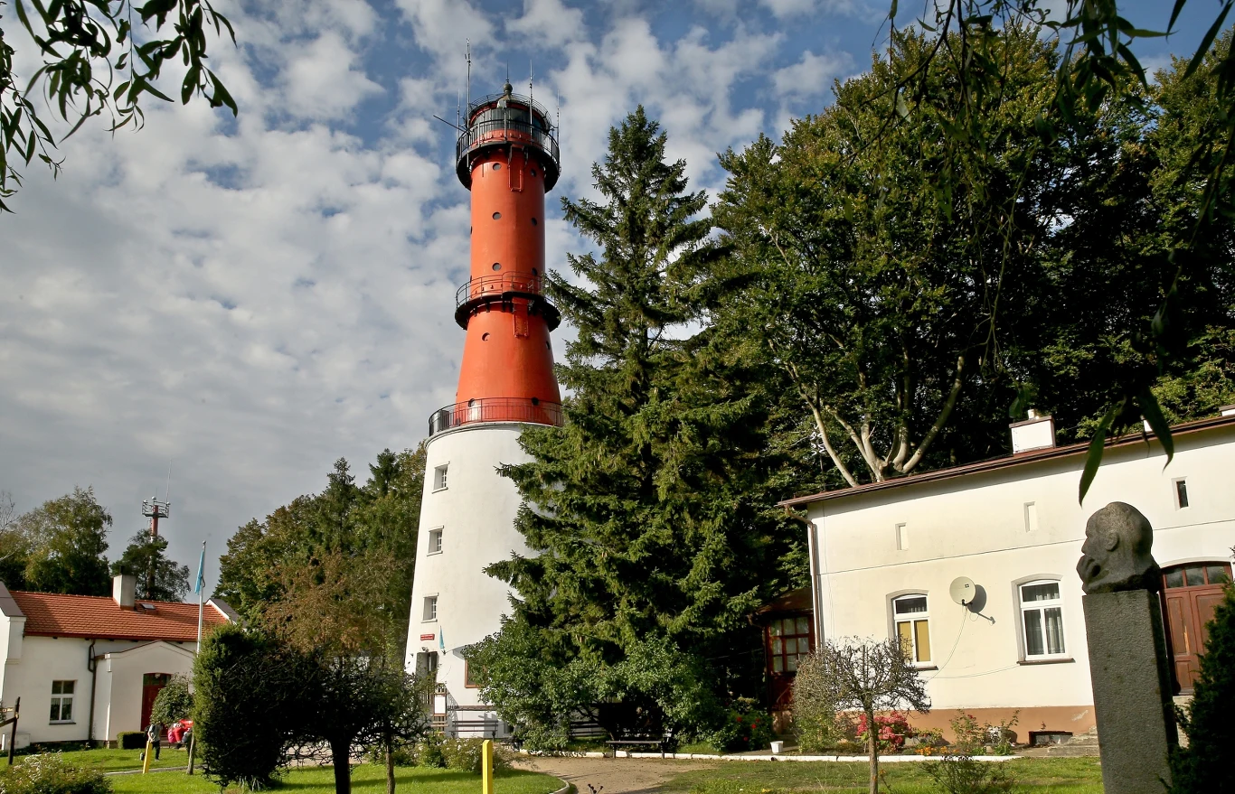 Latarnia morska Rozewie to jedna z największych atrakcji Jastrzębiej Góry.