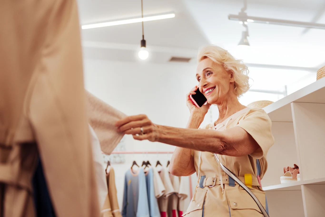 Jakie sukienki dla kobiet po pięćdziesiątce? Te fasony będą idealne na wiosnę. Jakie sukienki dla kobiet po pięćdziesiątce? Te fasony będą idealne na wiosnę.