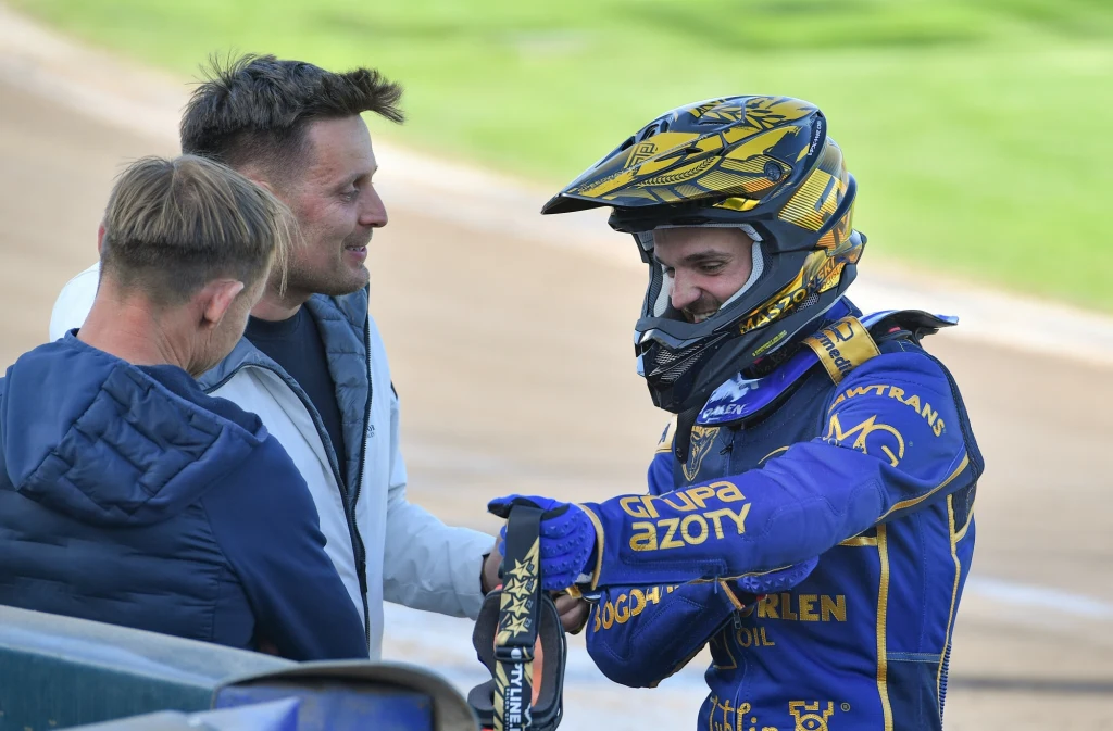 Prezes Jakub Kępa z Bartoszem Zmarzlikiem. Prezes Jakub Kępa z Bartoszem Zmarzlikiem.