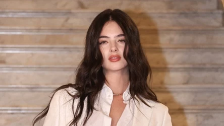Córka Moniki Bellucci to prawdziwa piękność. 20-latka zręcznie wykorzystuje swoje atuty 