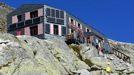 Chata pod Rysami to najwyżej położone schronisko w Tatrach.