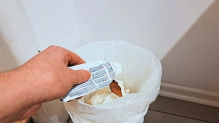 Czy kolorowe paski na tubkach pasty do zębów oznaczają chemiczny skład?