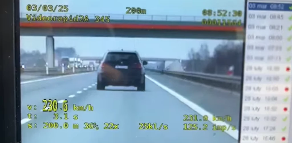 43-latek pędził drogą S8 z prędkością 230 km/h.