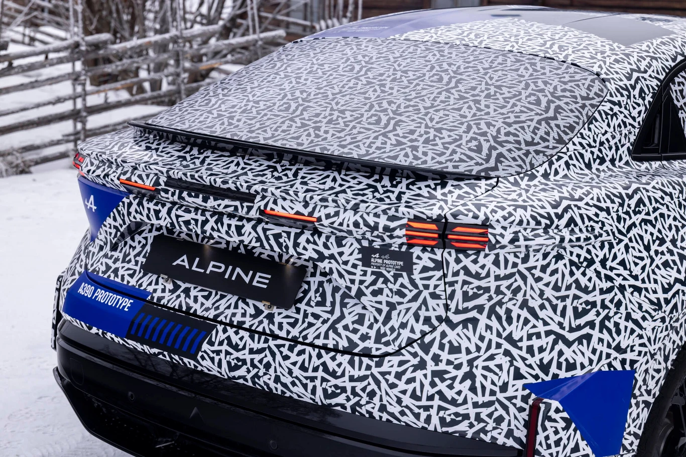 Alpine intensywnie testuje swój pierwszy w pełni elektryczny, sportowy fastback – model A390. Alpine intensywnie testuje swój pierwszy w pełni elektryczny, sportowy fastback – model A390.