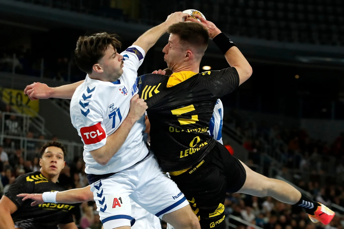 Michał Olejniczak kontra Flip Glavas w starciu Industrii Kielce w Zagrzebiu Michał Olejniczak kontra Flip Glavas w starciu Industrii Kielce w Zagrzebiu