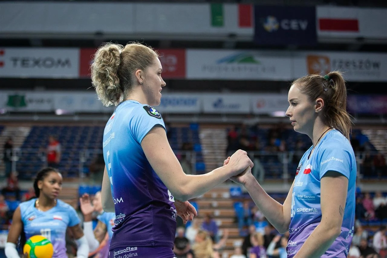 Środkowe DevelopResu Rzeszów - Agnieszka Korneluk i Magdalena Jurczyk
