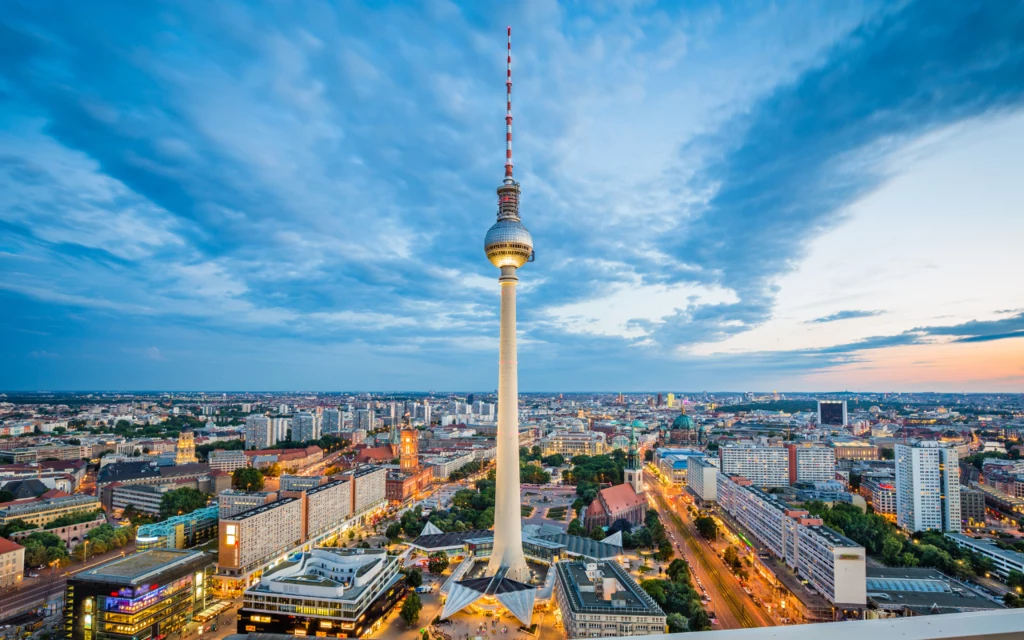 Berliner Fernsehturm i Alexanderplatz