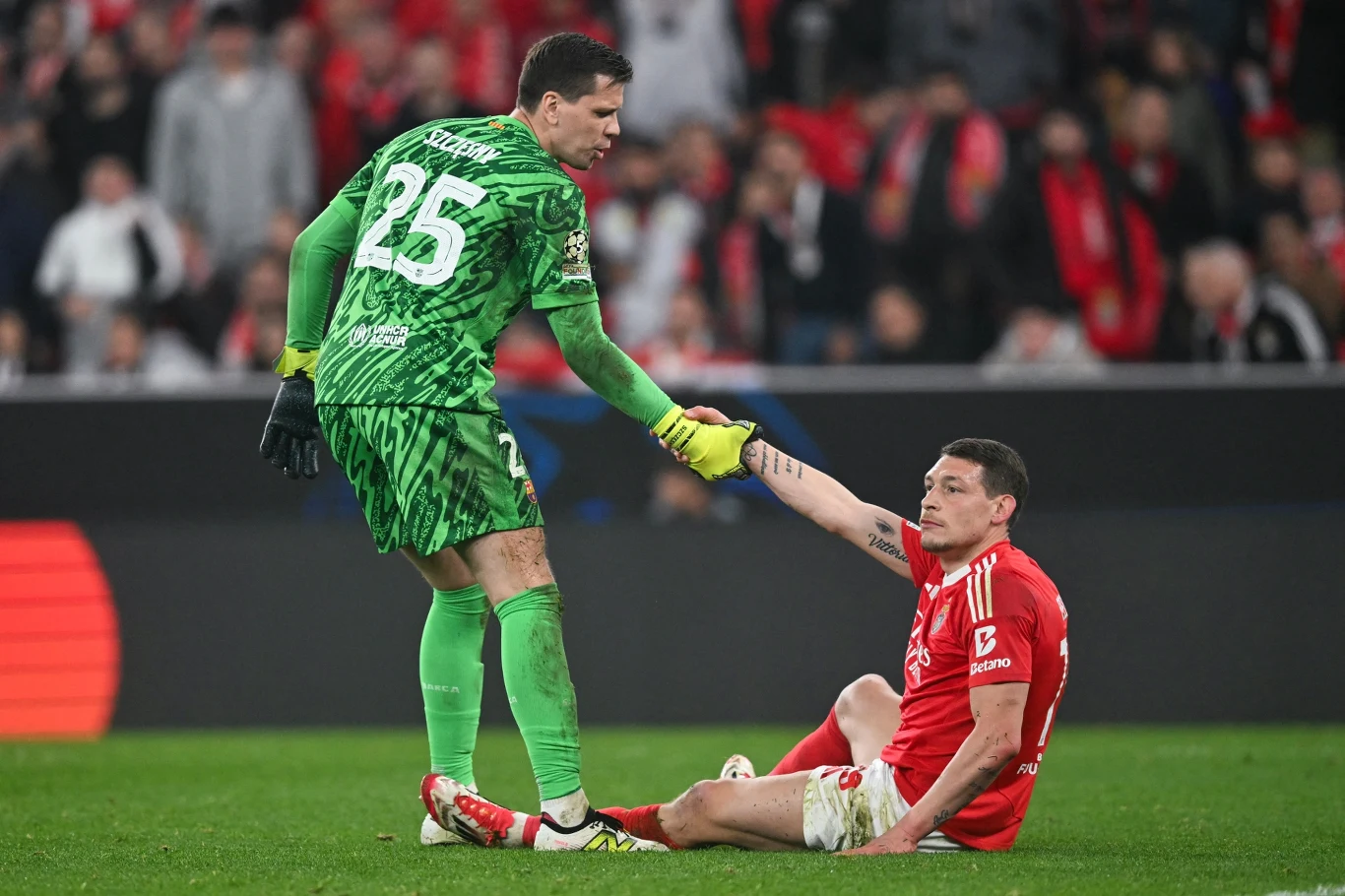 Wojciech Szczęsny w meczu z Benfiką