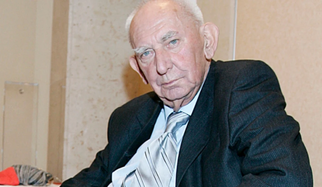 Gustaw Holoubek