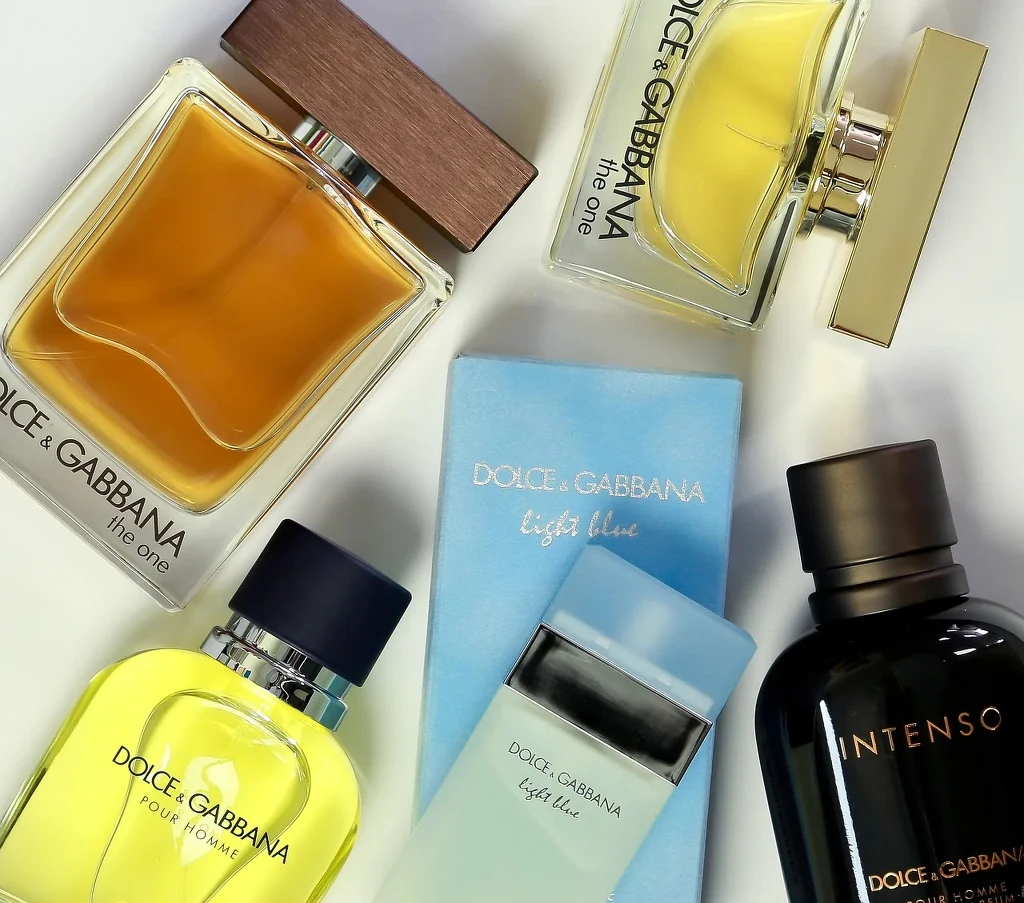 Zakup perfum w ciemno może być nie tylko wygodny, ale także pełen przyjemnych niespodzianek