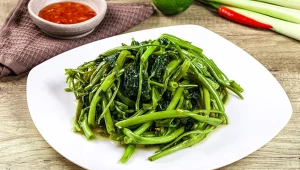 Zdrowe warzywo na śniadanie i nie tylko. Dlaczego warto jeść morning glory?