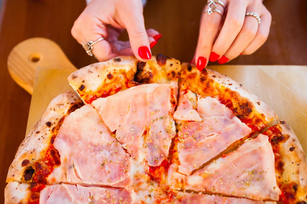 Wzdęcia mogą mieć wiele przyczyn. Istotna jest nie tylko odpowiednia dieta, ale też to, w jaki sposób jemy