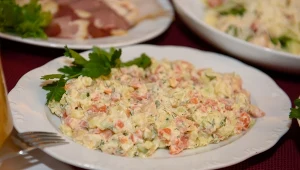 Sałatka jarzynowa Magdy Gessler. Dodaje szczególny składnik