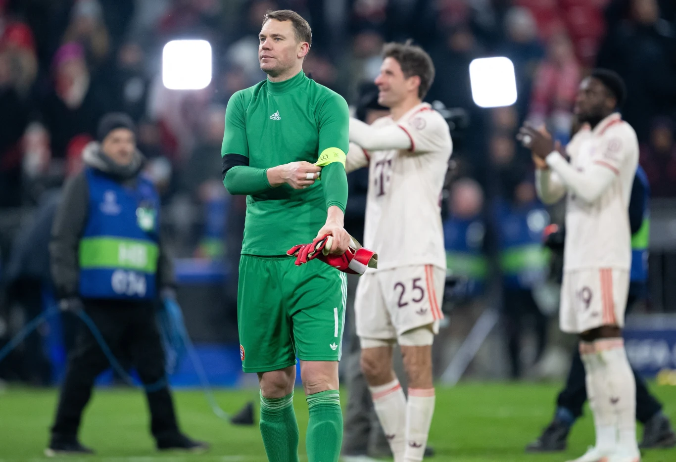 Manuel Neuer w zielonym strojue