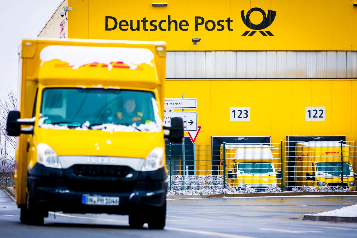Niemiecka poczta (Deutsche Post) należąca do DHL Group zamierza zwolnić 8000 pracowników do końca roku Niemiecka poczta (Deutsche Post) należąca do DHL Group zamierza zwolnić 8000 pracowników do końca roku