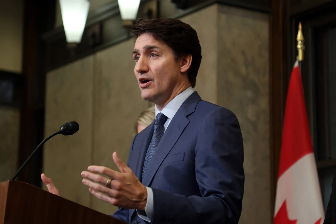 Justin Trudeau, premier Kanady zachęca rodaków do kupowania kanadyjskich produktów Justin Trudeau, premier Kanady zachęca rodaków do kupowania kanadyjskich produktów