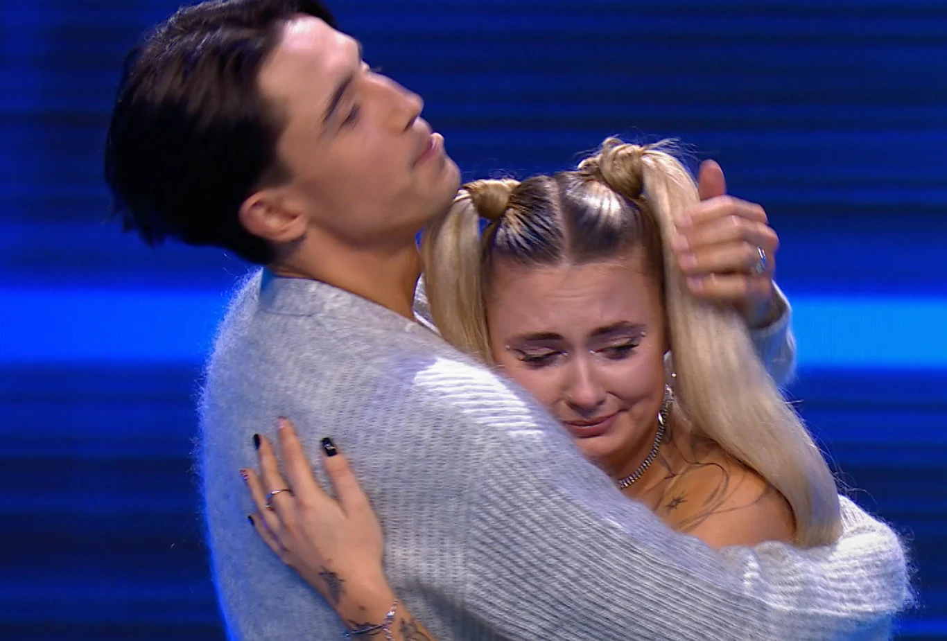 Dawid Kwiatkowski i zapłakana Angelika Bogdańska w "Must Be The Music" Dawid Kwiatkowski i zapłakana Angelika Bogdańska w "Must Be The Music"