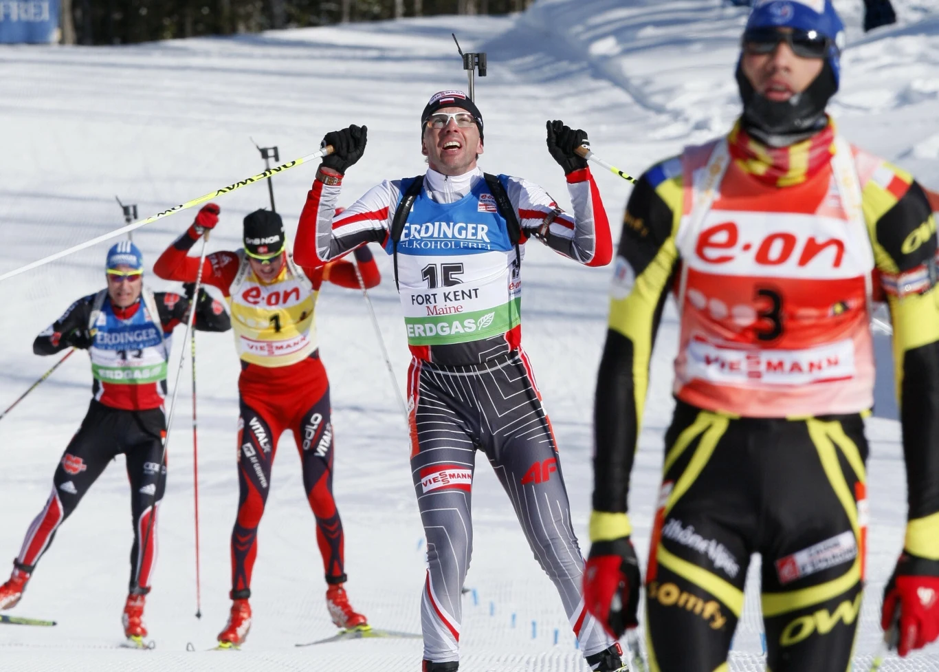 Tomasz Sikora (w środku)