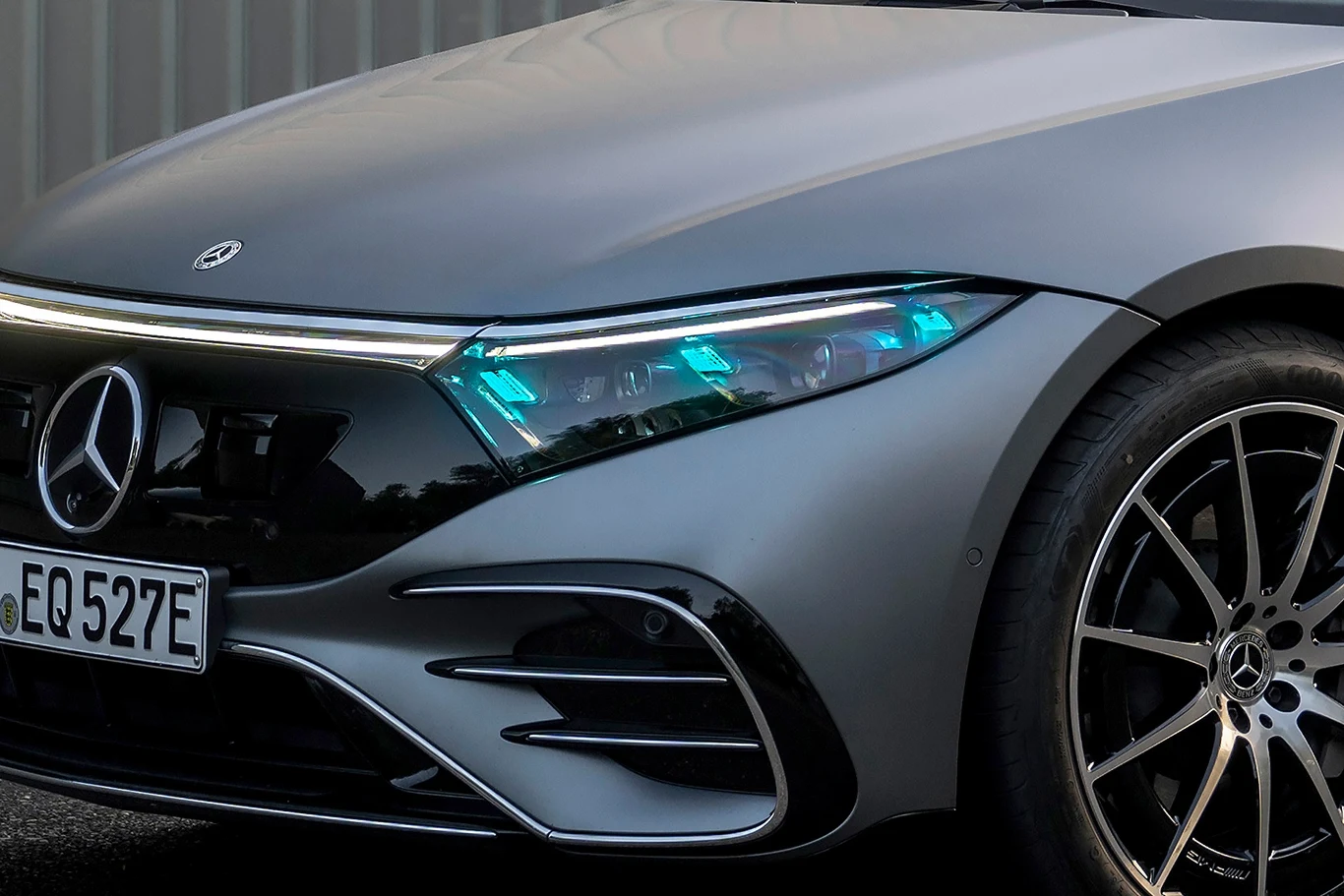 Nowe obowiązkowe światła w samochodach. Dojdzie kolejny kolor