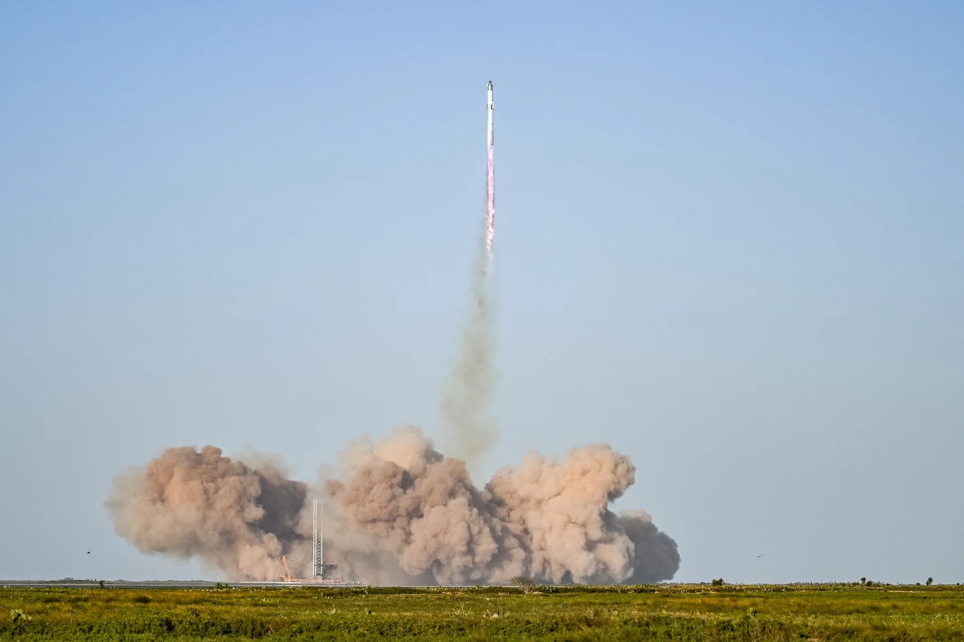 Wybuch Starship spowodował problemy z LOT-em Wybuch Starship spowodował problemy z LOT-em