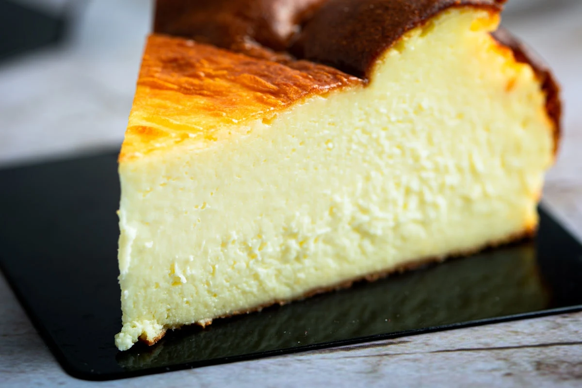 Kto powiedział, że sernik musi być pieczony? puszysty sernik