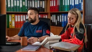 Na sygnale -  Odcinek 693: "Karma osiodłała konie"