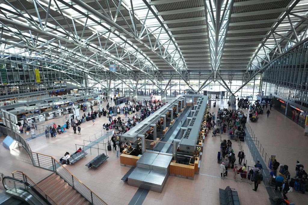 Niemcy strajkują, Berlin odwołał wszystkie loty. Pracownicy żądają dodatkowego dnia wolnego Niemcy strajkują, Berlin odwołał wszystkie loty. Pracownicy żądają dodatkowego dnia wolnego