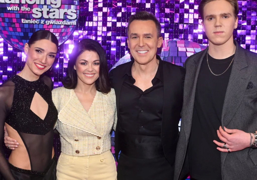 Lenka Klimentowa, Katarzyna Cichopek, Maciej Kurzajewski z synem Julianem