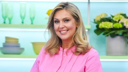 Wiosenne stylizacje w "halo tu polsat". Katarzyna Cichopek w stylu marynarskim, Paulina Sykut-Jeżyna i Ewa Wachowicz w różu
