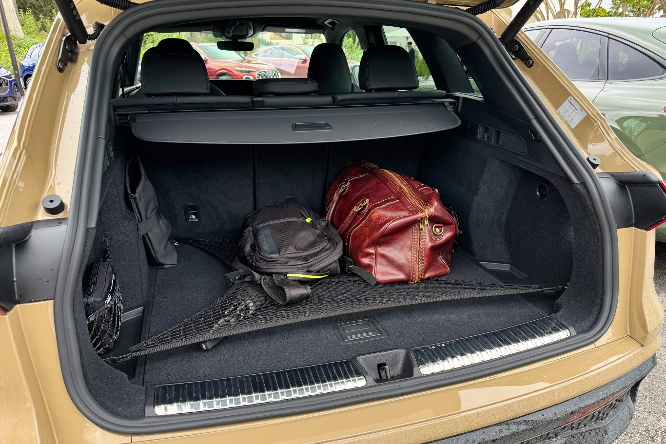 Bagażnik Audi Q5 ma 520 litrów pojemności i foremny kształt