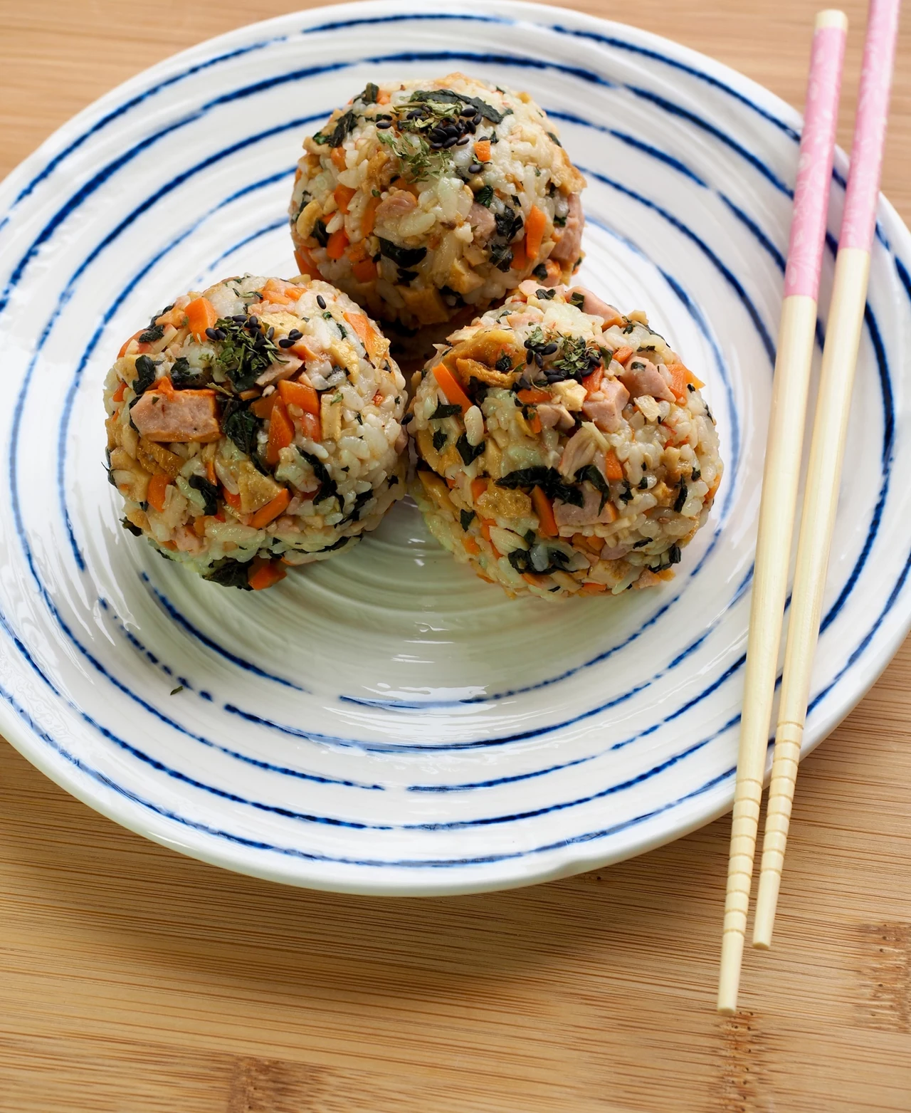 Jak przekonać się do sushi? Spróbuj sushi balls, które nie wymagają zawijania