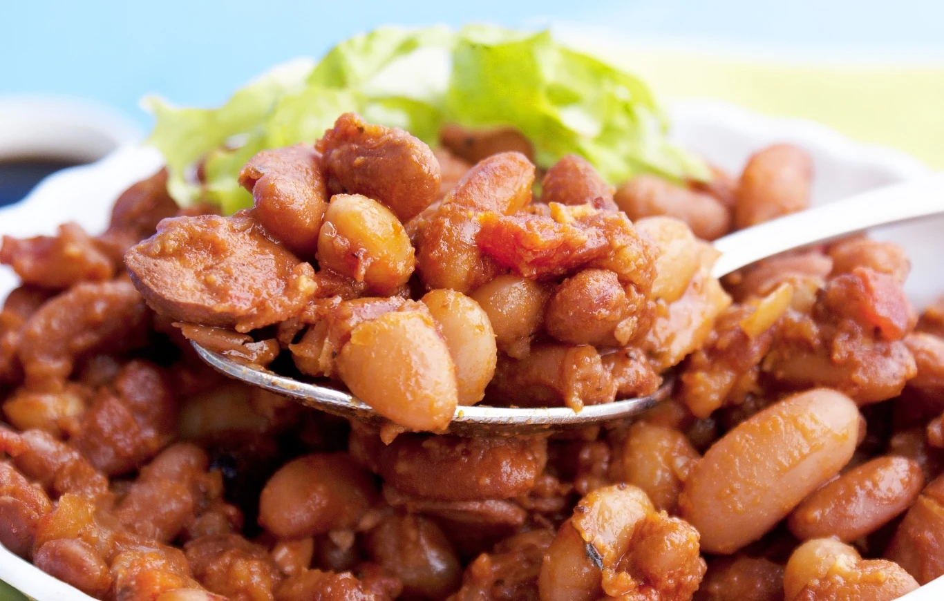 Gulasz fasolowy to świetna alternatywa dla bardziej klasycznych propozycji Gulasz fasolowy to świetna alternatywa dla bardziej klasycznych propozycji