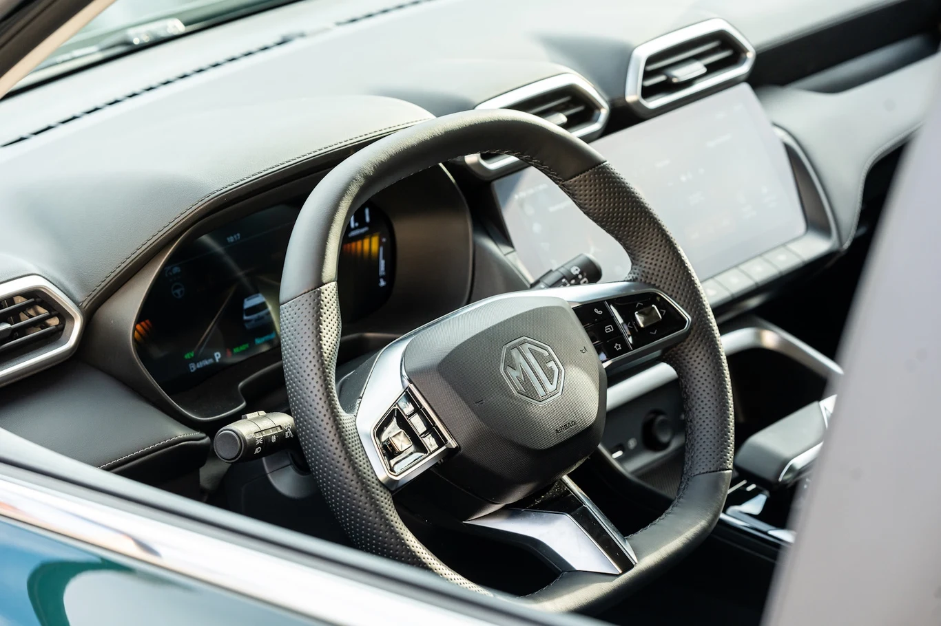 Wnętrze nowego MG ZS Hybrid+ robi bardzo dobre wrażenie