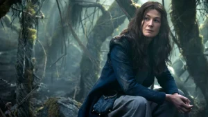 Rosamund Pike w serialu "Koło Czasu"