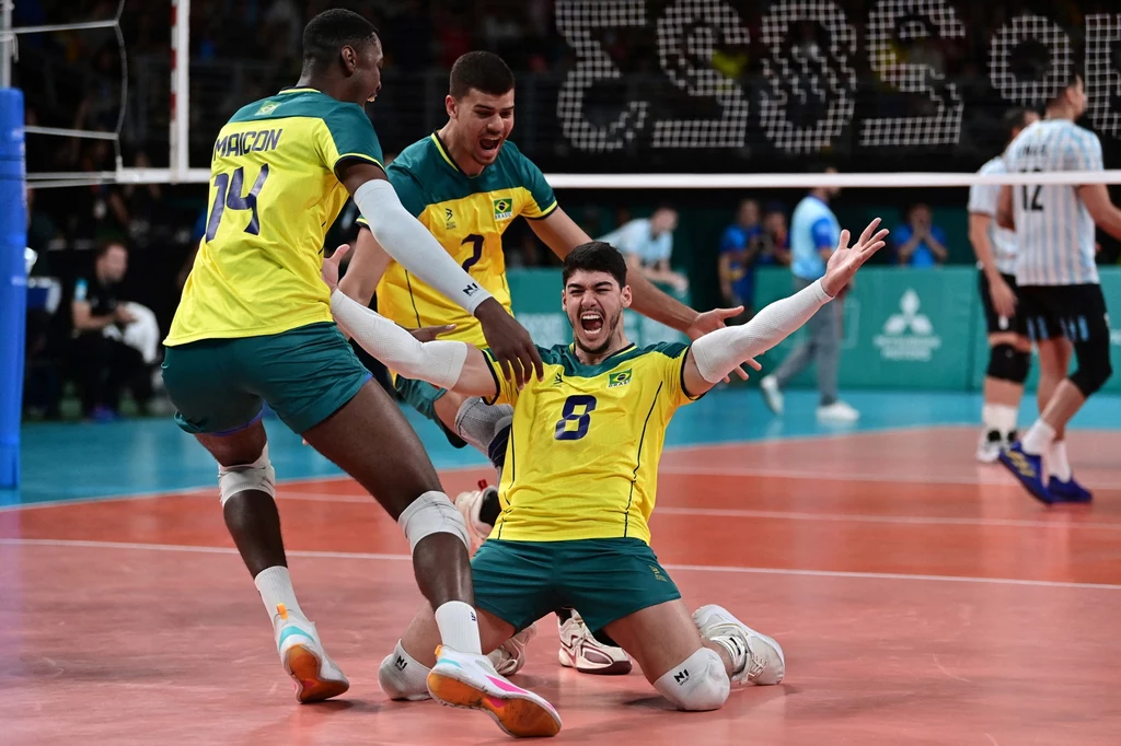 Henrique Honorato (z numerem 8) w reprezentacji Brazylii