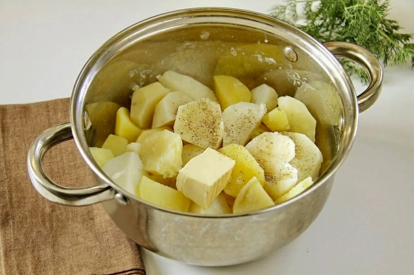 Ziemniaki są bardzo zdrowe, jednak w połączeniu z niektórymi produktami, mogą powodować problemy w trawieniu. Ziemniaki są bardzo zdrowe, jednak w połączeniu z niektórymi produktami, mogą powodować problemy w trawieniu.