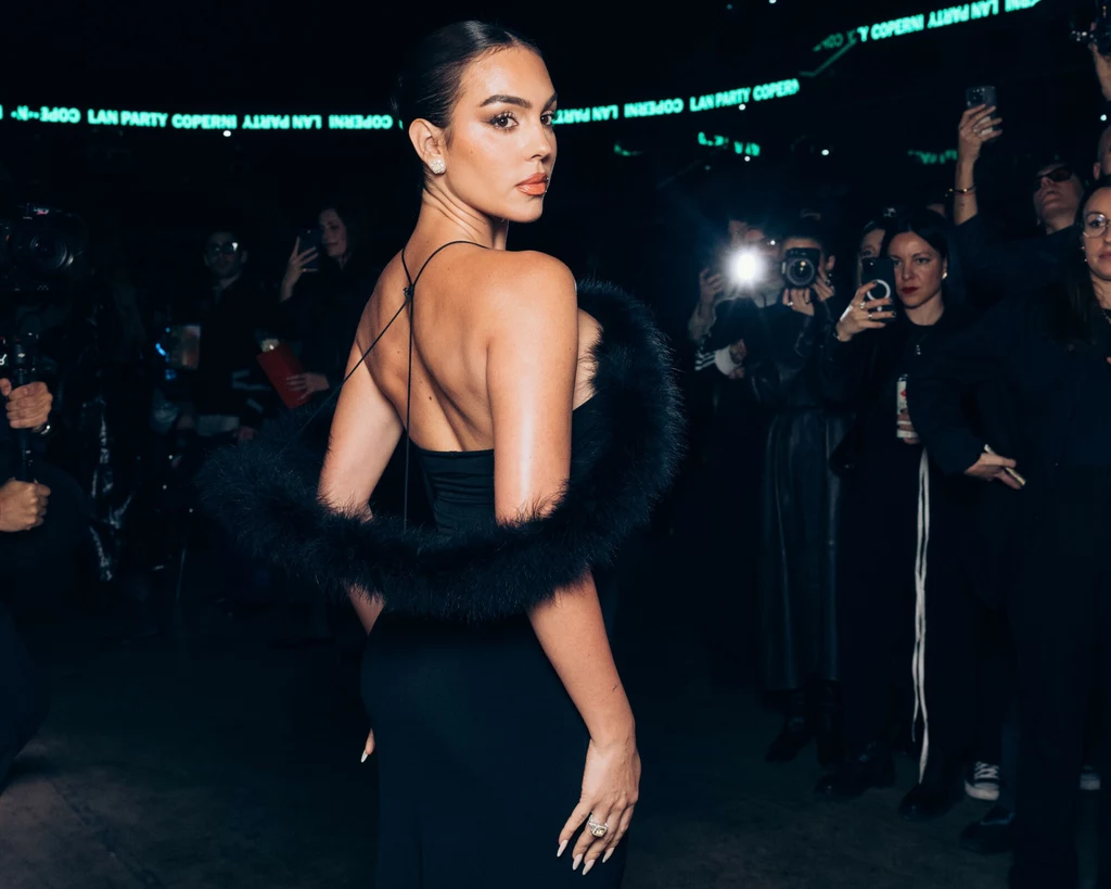 Georgina Rodriguez na Paryskim Tygodniu Mody. Ukochana Cristiano Ronaldo skrada show dzięki swoim stylizacjom