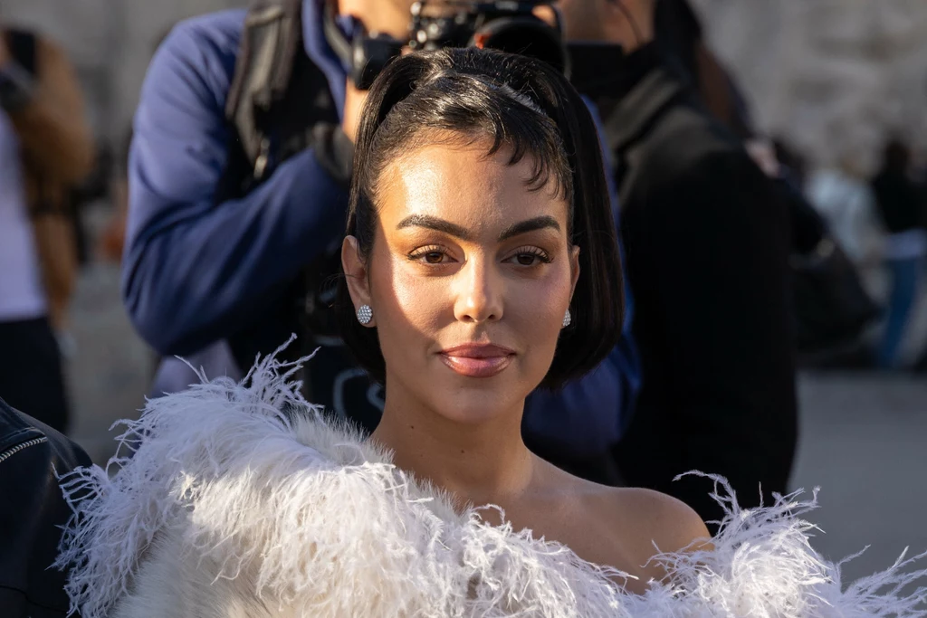 Georgina Rodriguez uwielbia modę. Modelki nie mogło zabraknąć na Paryskim Tygodniu Mody