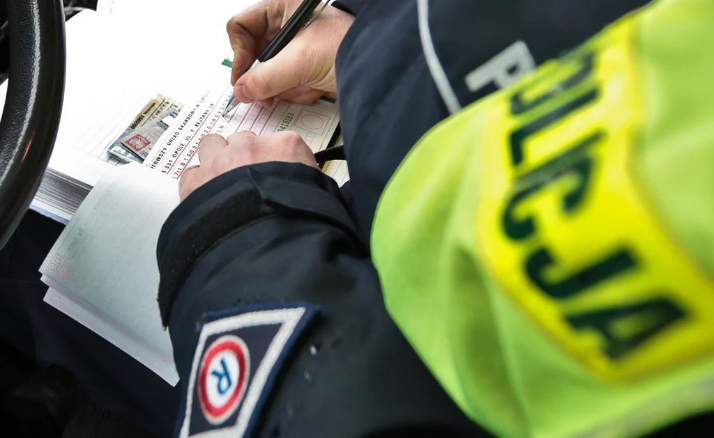 Jak rozłożyć mandat na raty? Tego urzędnik nie zdradzi