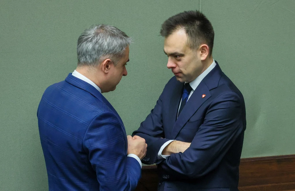 MF mówi, że nie prowadzi prac nad podatkiem cyfrowym. Z kolei minister cyfryzacji Krzysztof Gawkowski twierdzi, że w jego resorcie takie prace trwają