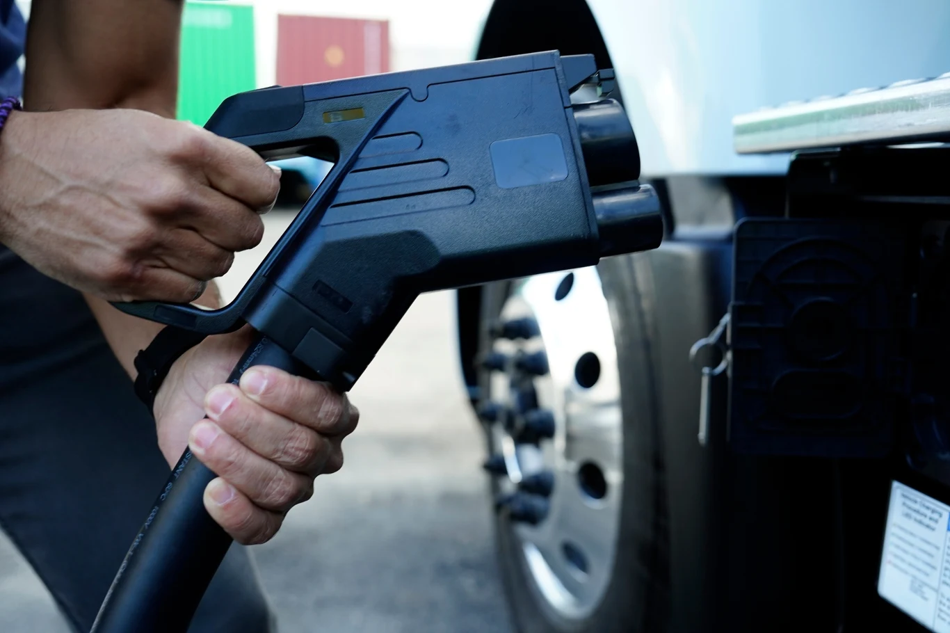 Dopłaty mają za zadanie zmniejszyć emisje z ciężkiego transportu w Polsce. Czy na ulicach zobaczymy więcej elektrycznych ciężarówek?