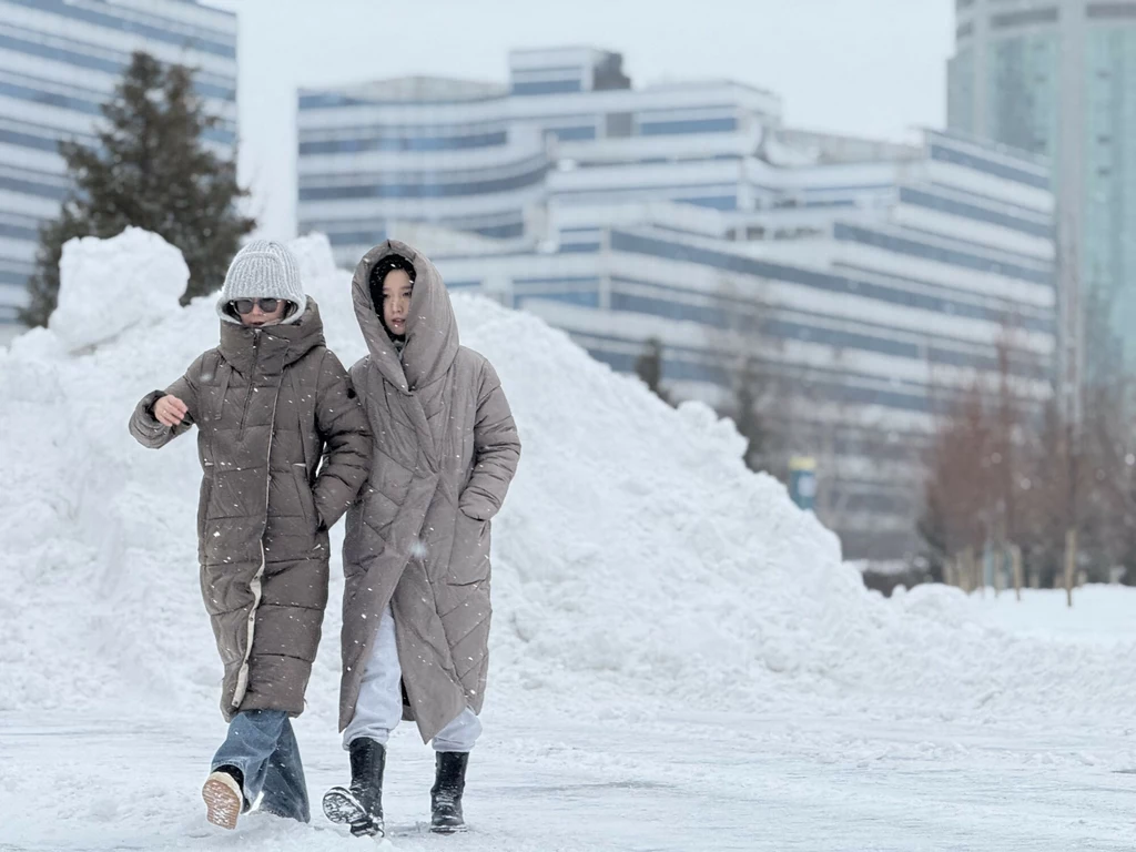 W stolicy Kazachstanu - Astanie - mimo wiosny pojawiły się stepowe burze śnieżne. Zjawisko nosi nazwę buran