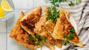 Zrobisz w kilkanaście minut i nasycisz całą rodzinę. Sprawdzi się na obiad lub kolację 